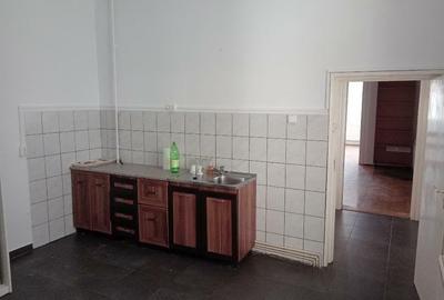 Casa nemobilata in zona Grivitei - Colina Universitatii - 5