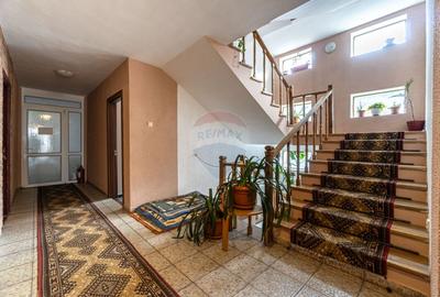 Unitate turistică cu 20 camere de vânzare în Timisu de Jos, DN1 - 9