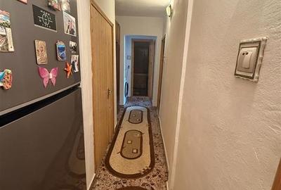 Apartament cu 3 camere decomandat, 2 bai, etajul 2 - Cug - Aleea Tudor Neculai - 12
