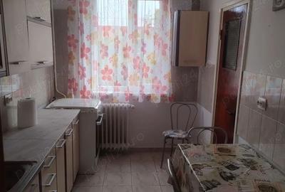 Apartament cu 3 camere semidecomandat, mobilat în Titan