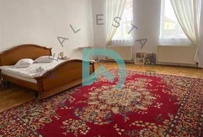 Casa De Mijloc, Brasov. - 2