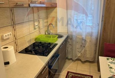 Apartament cu 3 camere semidecomandat, mobilat în Craiovița Nouă