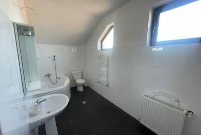 Casa solida, moderna si luminoasa; liniste totala in natura! - 13