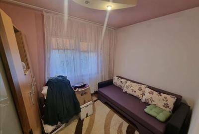 Apartament cu 3 camere decomandat, mobilat în Casa de Cultură
