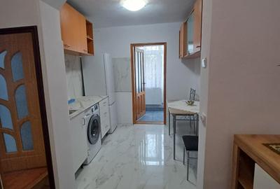 Apartament cu 2 camere decomandat, mobilat în Nicolina