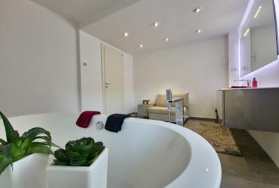 Vila deosebita  la un pas de mare mobilata si utilata - 29