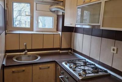 Apartament cu 3 camere decomandat în Giurgiului