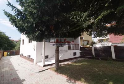 Casă individuală cu 5 camere în Central