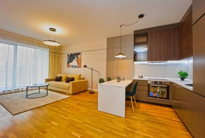 Apartament cu 3 camere semidecomandat în Sud