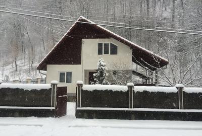 Casă individuală cu 3 camere în Est