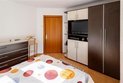 Vila 7 camere - Babana - Arges - teren 4391 mp - fara comision la cumparator - 2