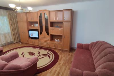 Apartament cu 3 camere decomandat, mobilat în Calea lui Traian-Sud