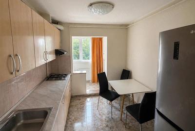 Apartament cu 3 camere decomandat în Complex Studențesc