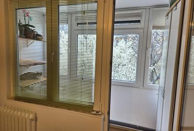 Apartament . decomandat 4 camere, cu  centrala, 2 locuri parcare - 15