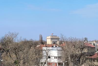 Apartament cu 4 camere decomandat în Herăstrău