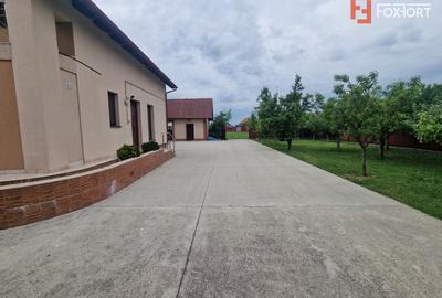 Casa individuala de vanzare cu 5 camere si teren de 2543 mp - Izvin - 2