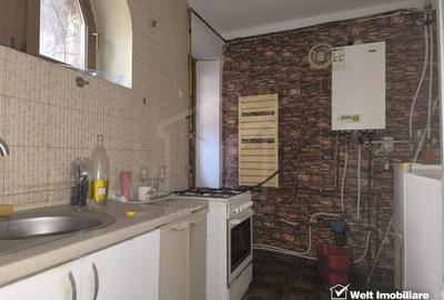 Casa cu CF spatiu comercial, curte comuna, Gruia - 2