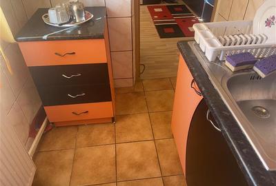 Garsoniera , zona B-dul Independentei , et 2 , 32 mp , decomandata , mobilata si - 13