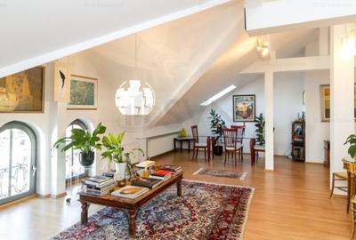 Apartament cu 2 camere semidecomandat, mobilat în P-ța Universității