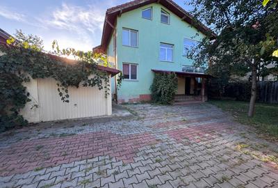 Casă individuală cu 5 camere în Tractorul
