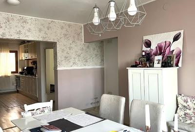 Apartament cu 4 camere decomandat în Sebastian