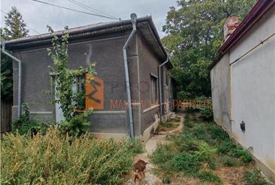 Casa de vanzare si teren 708 mp in zona Victoriei - 2