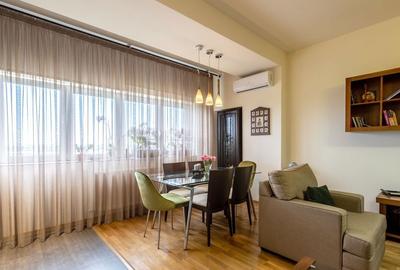 Apartament cu 3 camere semidecomandat în Pipera