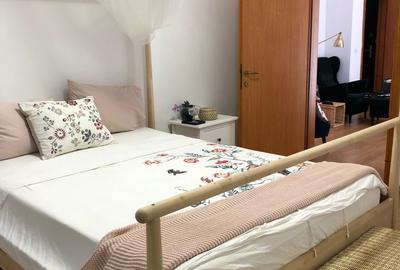 Apartament cu 3 camere decomandat, mobilat în P-ța Romană