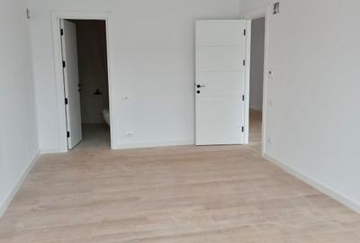 Apartament cu 4 camere decomandat în Băneasa