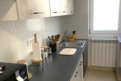 Apartament cu 2 camere semidecomandat, mobilat în Tătărași