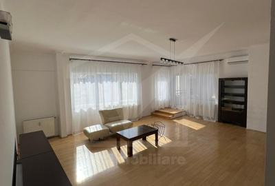 Apartament cu 4 camere decomandat, mobilat în Central