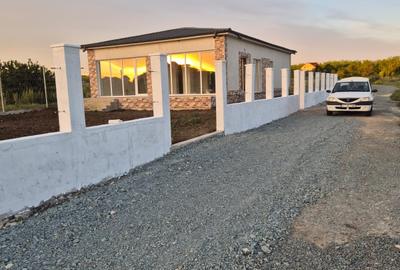 Casa  cu 3 camere si teren 438 mp - Lazu - 1