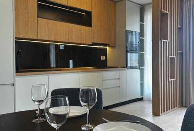 Apartament cu 3 camere semidecomandat, mobilat în Pipera