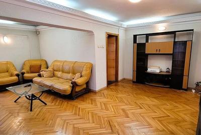 Apartament cu 5 camere decomandat, mobilat în Păcii