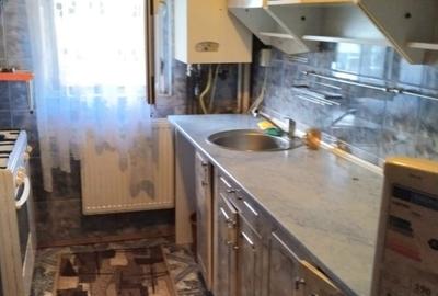 Apartament cu 3 camere semidecomandat în Mircea cel Bătrân