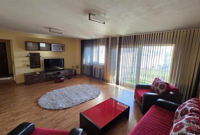 Apartament cu 3 camere semidecomandat în Gară