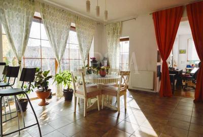 Casă cu 8 camere în Bună Ziua