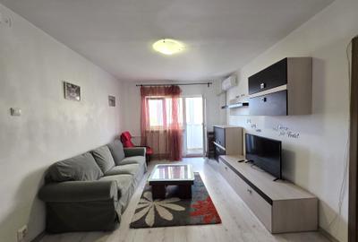 Apartament cu 3 camere semidecomandat în Tineretului