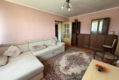 Apartament cu 3 camere semidecomandat, mobilat în Iancului