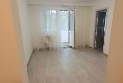 Apartament 2 camere Podu Ros la bulevard, et.2, renovat,ct!