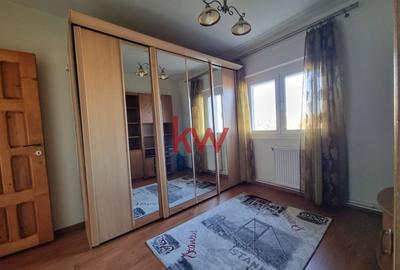 Apartament cu 4 camere decomandat, mobilat în Nicolina