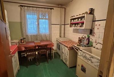 Apartament cu 3 camere semidecomandat în Lujerului