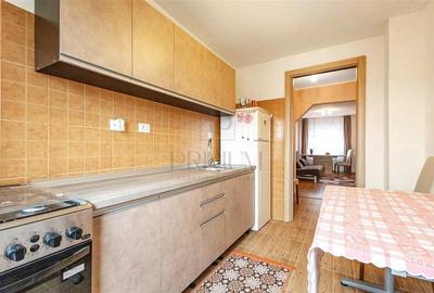 LIPOVEI - DECOMANDAT - 3 CAM - ETAJ 2 - CENTRALA - ZONA LINISTITA - 6
