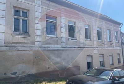 Casă cu 3 camere de vânzare în zona centrala comison 0% - 1