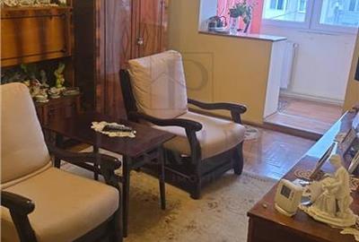 Apartament cu 3 camere decomandat în Lipovei