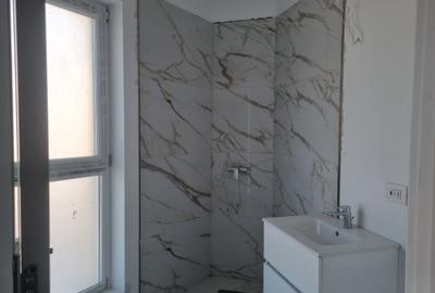 Apartament cu 3 camere,centrala proprie,mutare imediata,vedere superba catre Lac - 6