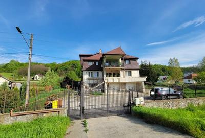 Casa de vanzare - Parter + Etj1 + Etj2 - 12