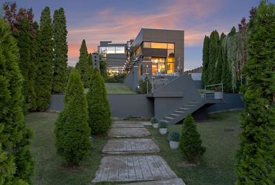 Vila Exclusivistă cu Deschidere la Lac, Piscină și Garaj pentru Barcă în Snagov - 1