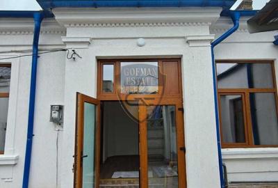 Casa renovata 3 camere, 69mp, Ultracentral, centrala gaz, curte, nemobilata - 1