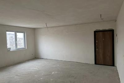 Apartament cu 2 camere semidecomandat în Florești